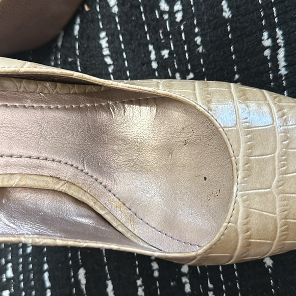 BCBGeneration yellow tan snake skin platform pump round toe - Picture 5 of 9